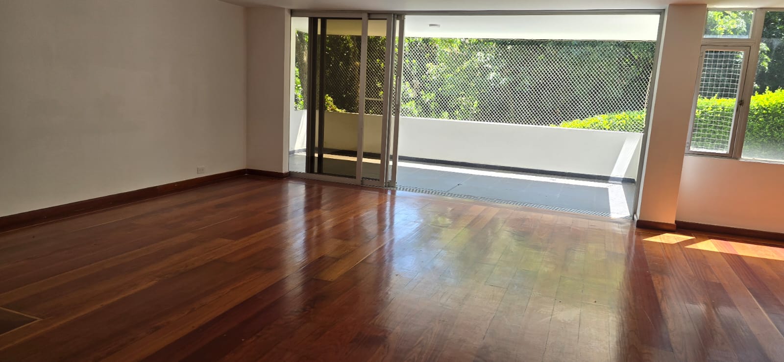 Apartamento en Arriendo o Venta Milla de Oro